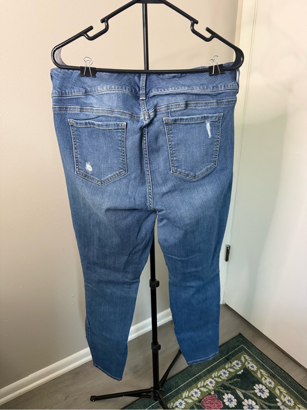 Torrid Medium Washed Distressed Jeggings - 16R - Picture 2 of 4